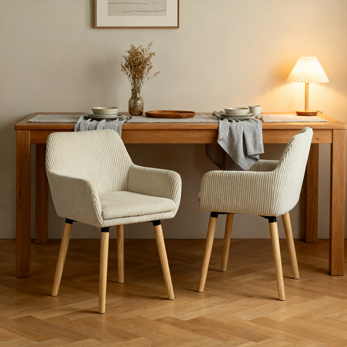 Elia - Ensemble de 2 chaises de salle à manger scandinaves en velours côtelé beige avec accoudoirs et pieds en bois
