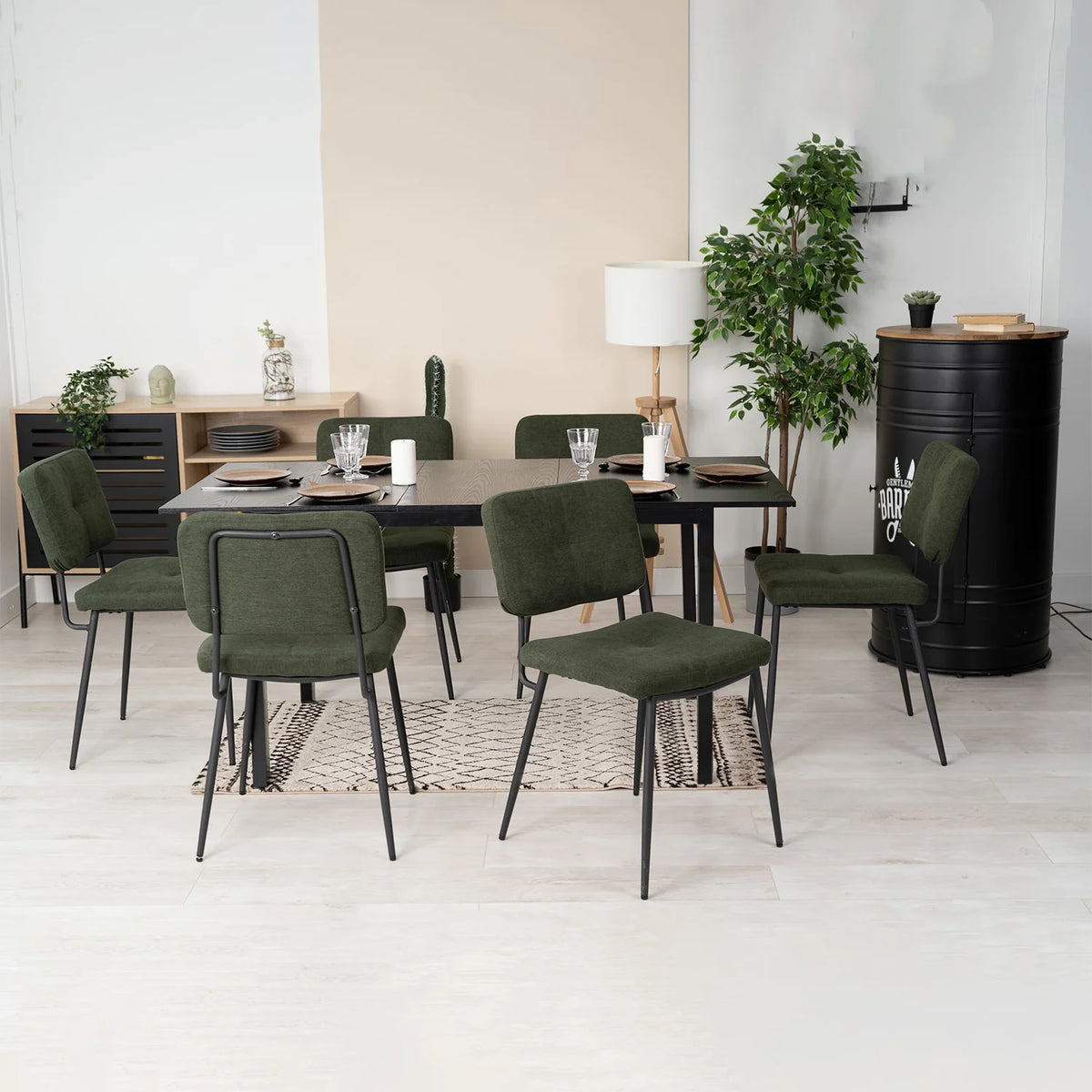 Bari & Karomi - Ensemble repas : table extensible noire 4 à 6 personnes et 4 chaises industrielles en tissu vert