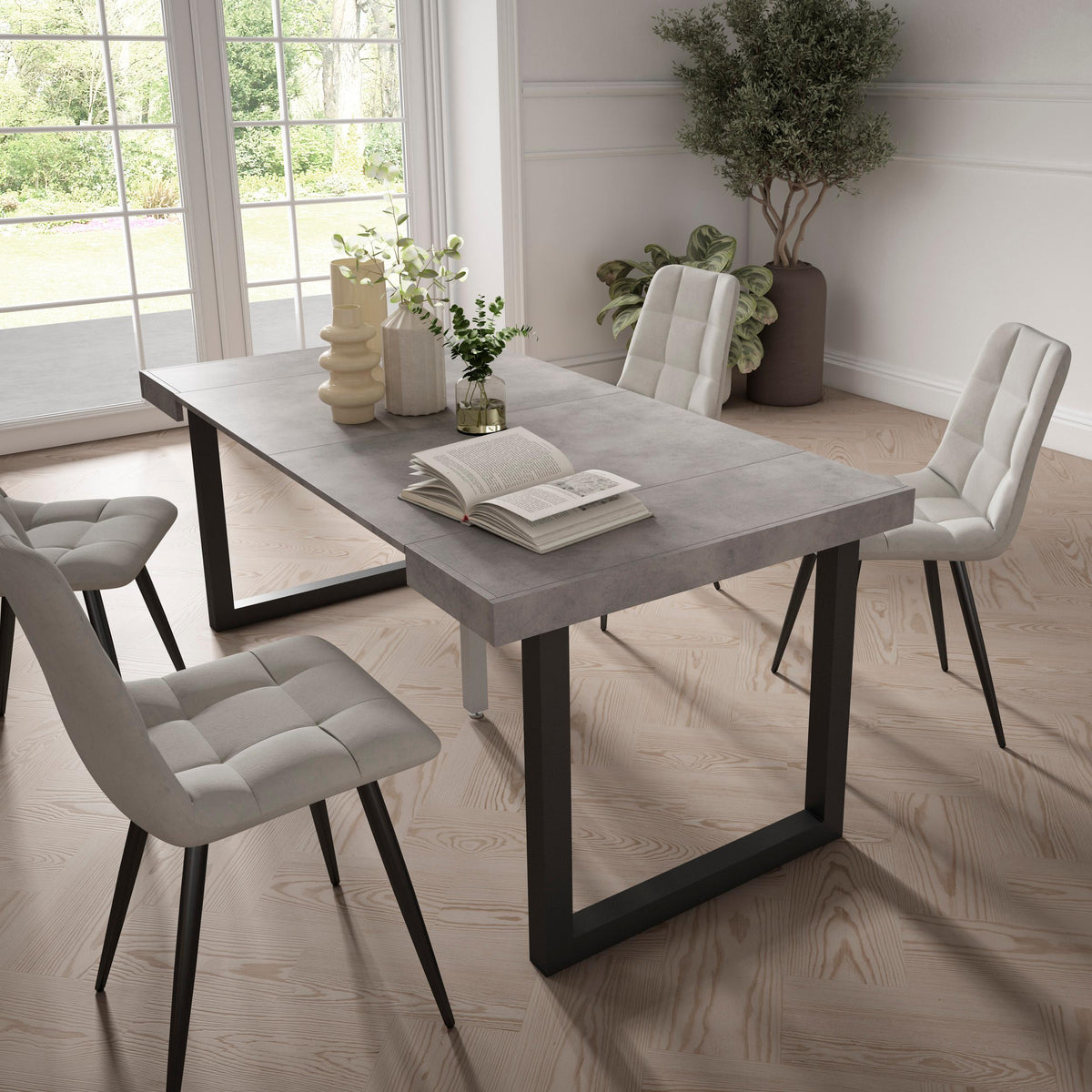 Table console extensible blanche & ciment 180 cm – Jusqu’à 8 personnes – Pieds en bois massif noirs en U