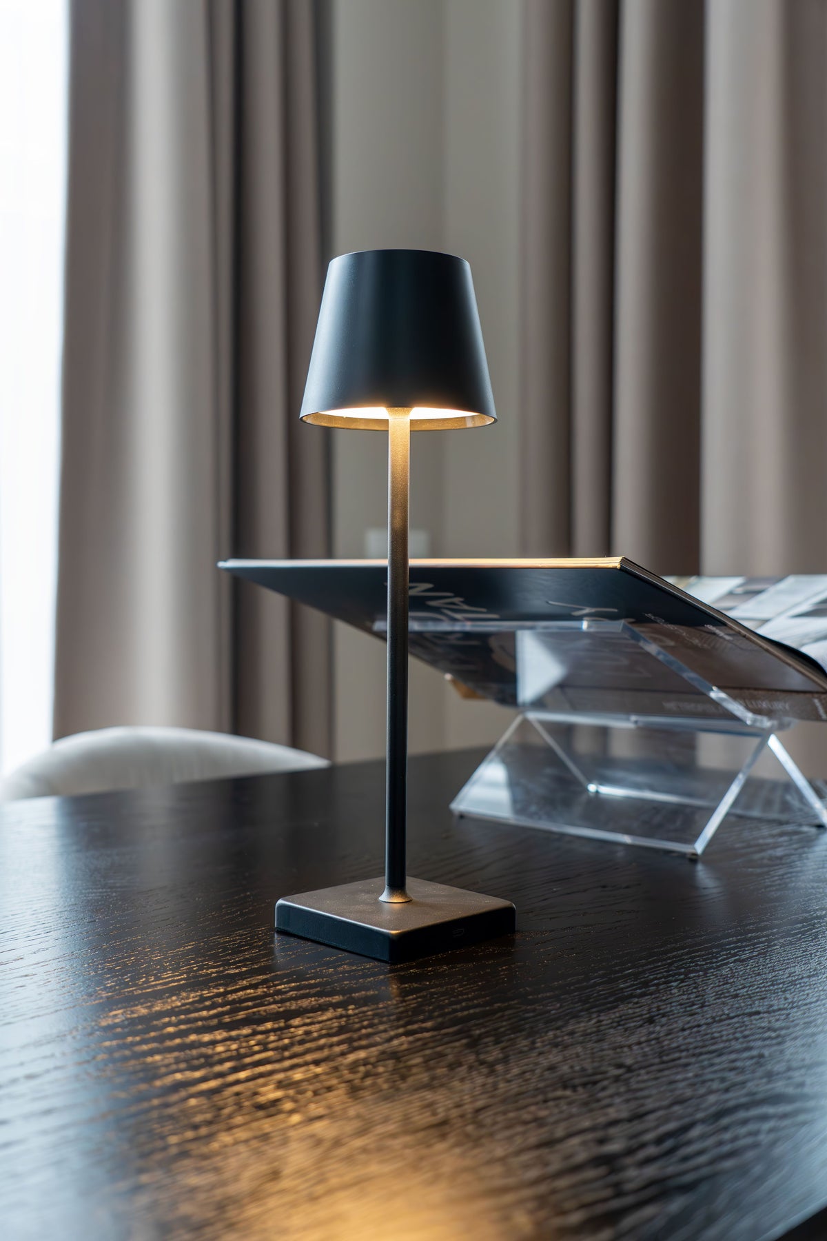 Lampe de Table Nova Noire - Rechargeable et avec Commande Tactile