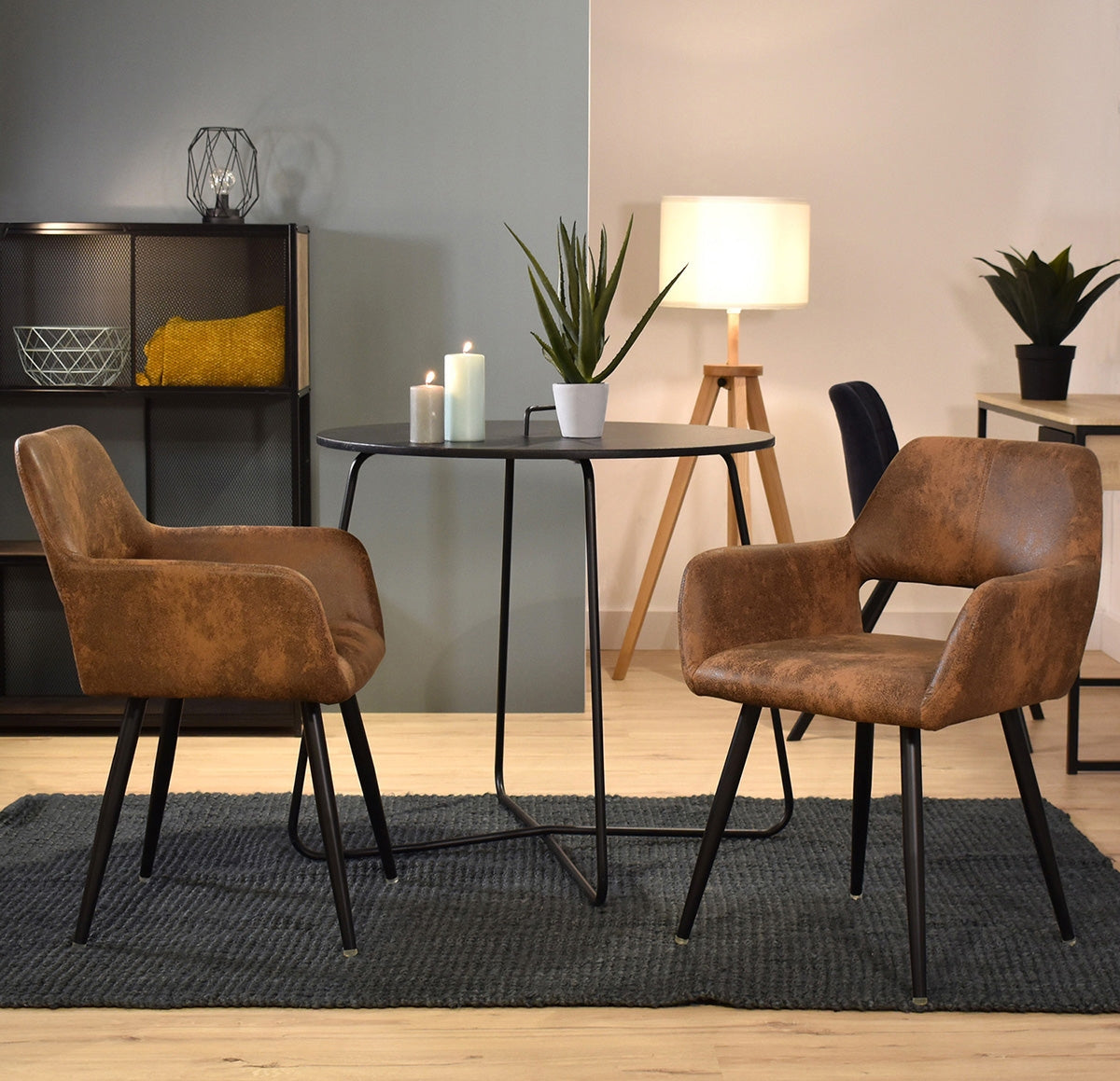 Cromwell - Ensemble de 2 fauteuils de salle à manger industriels avec accoudoirs en suédine brune