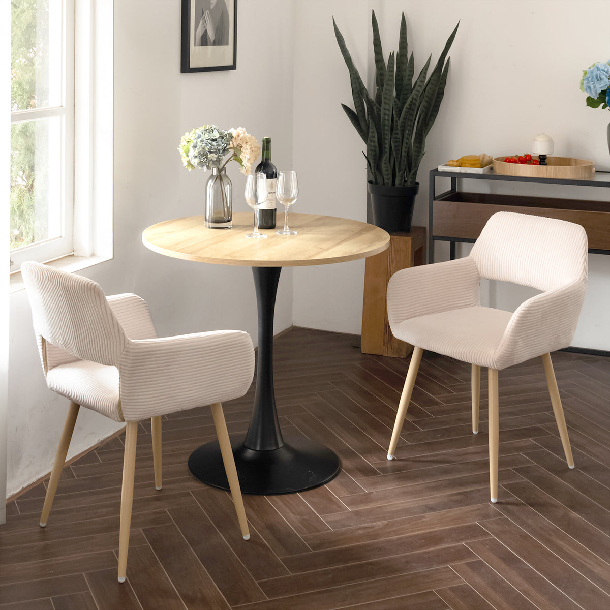 Cromwell - Ensemble de 2 fauteuils de salle à manger scandinaves avec accoudoirs en velours côtelé beige et pieds imitation chêne