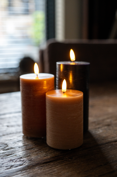 FlinQ - Ensemble de 3 bougies LED rechargeables à flamme vacillante - Télécommande incluse - Classiques Terre
