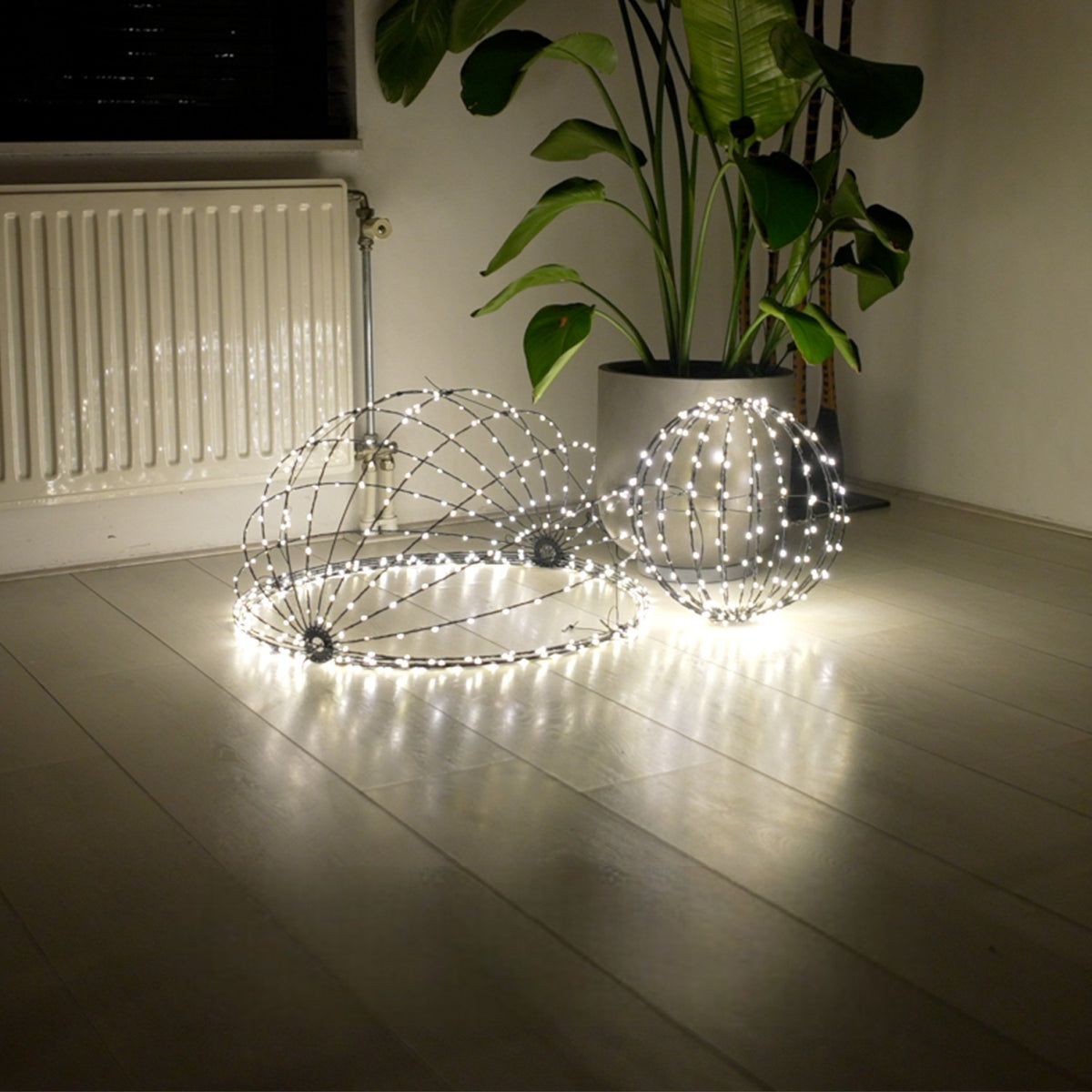 Boule lumineuse intelligente pour intérieur et extérieur - Medium 30cm