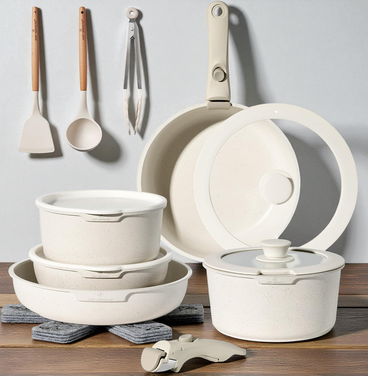 Batterie de cuisine 18 pièces avec poignées amovibles en Granit beige - Tous feux dont induction